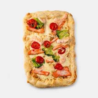 Пицца Римская с форелью, креветкой и брокколи в лимонно-горчичном соусе